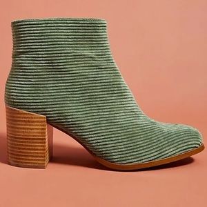Anthropologie Corduroy Boots // Size 41